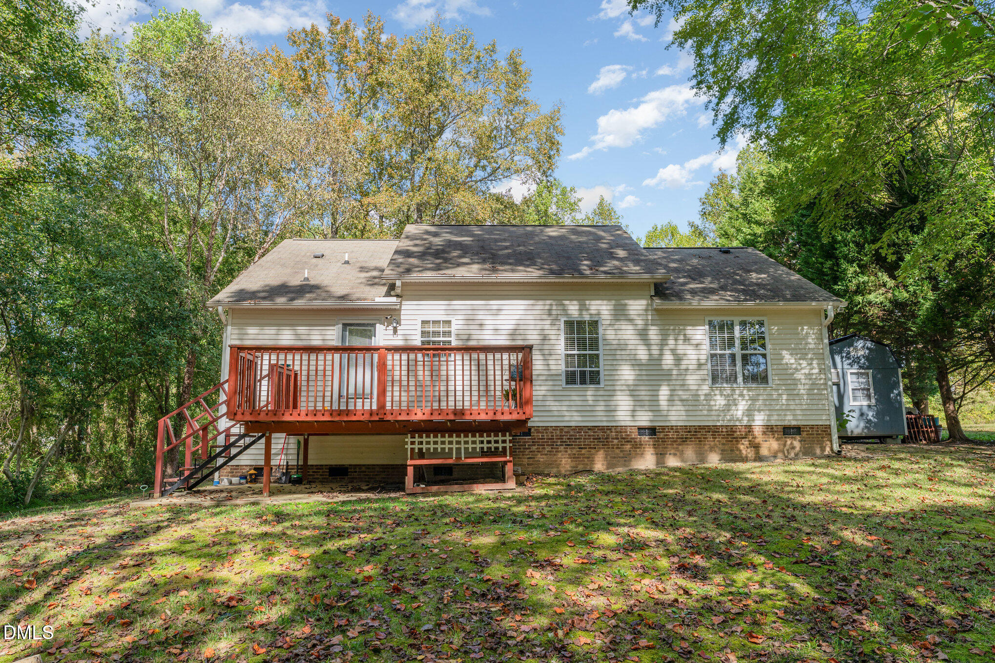 687 West Watson Road Benson, NC 27504 - Photo 17 of 25 a backyard of a house with table and chairs