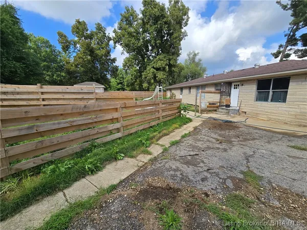 $250,000 | 1020 North Church Street, Austin, IN 47102