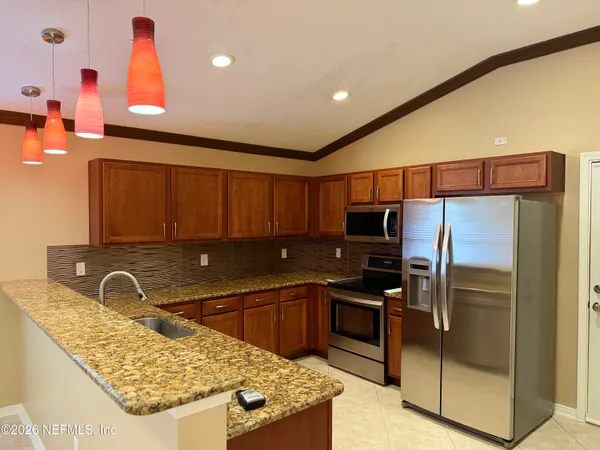 $2,000 | 5925 Round Table Road, Jacksonville, FL 32254