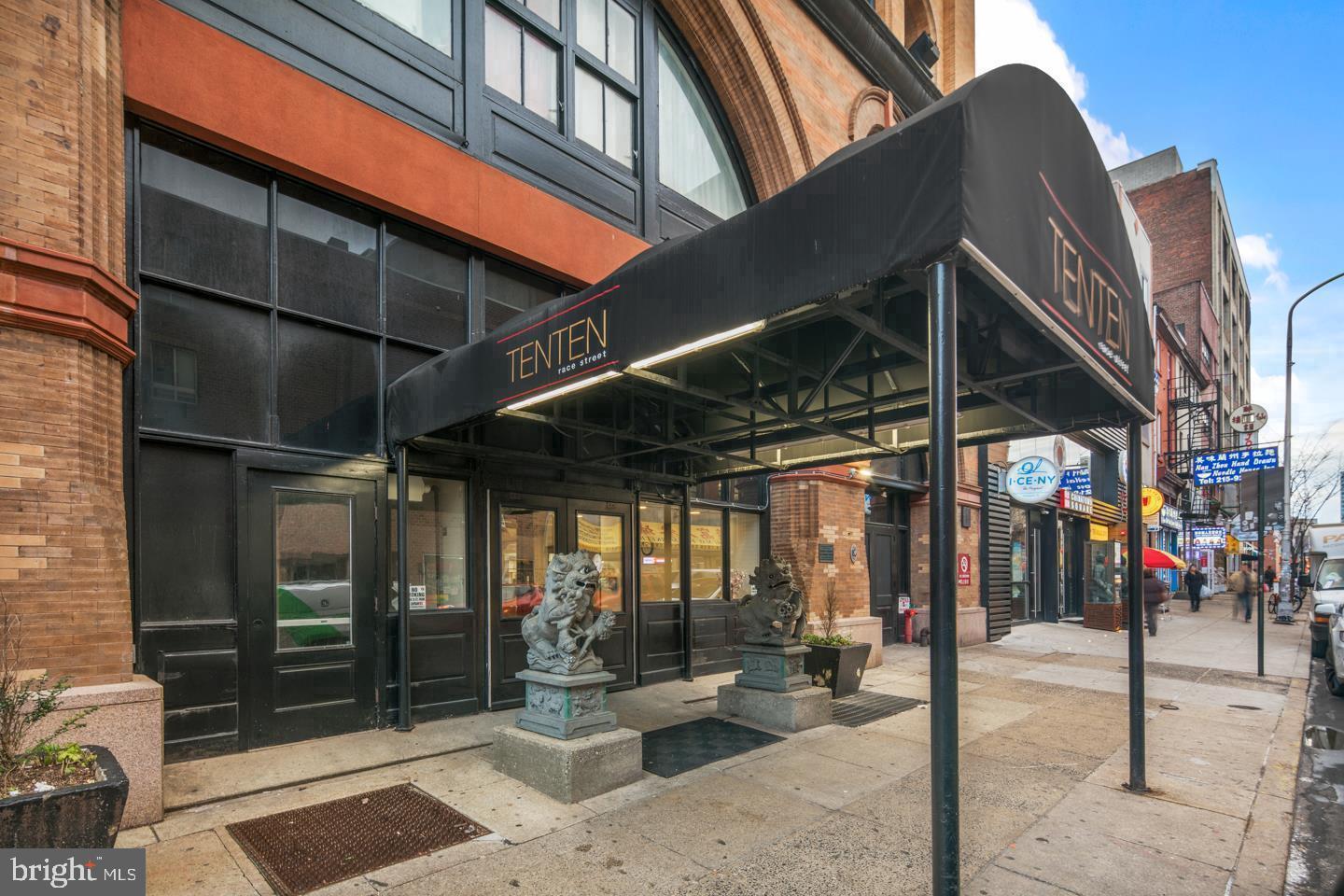 1010 Race Street, Unit 6K Philadelphia, PA 19107 - Photo 2 of 17 a outdoor space view with a sitting space