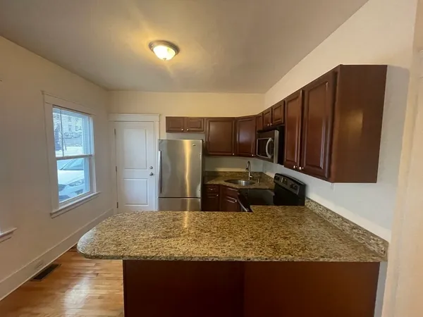 $2,200 | 290 Hilldale Avenue, Unit 1, Haverhill, MA 01832