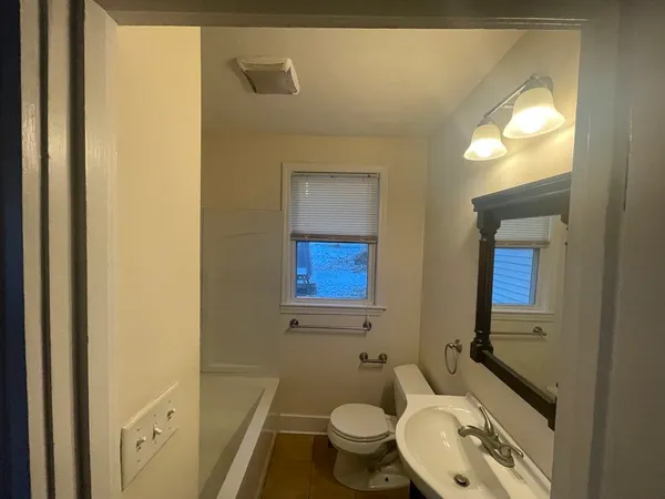 $2,200 | 290 Hilldale Avenue, Unit 1, Haverhill, MA 01832