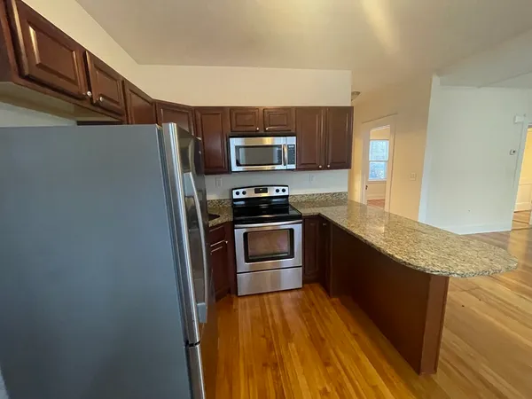 $2,200 | 290 Hilldale Avenue, Unit 1, Haverhill, MA 01832