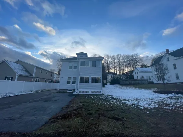 $2,200 | 290 Hilldale Avenue, Unit 1, Haverhill, MA 01832