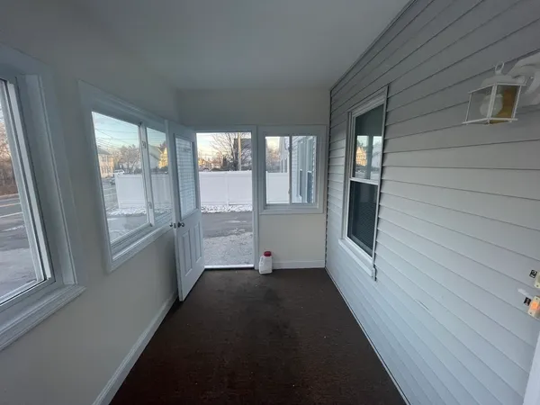 $2,200 | 290 Hilldale Avenue, Unit 1, Haverhill, MA 01832