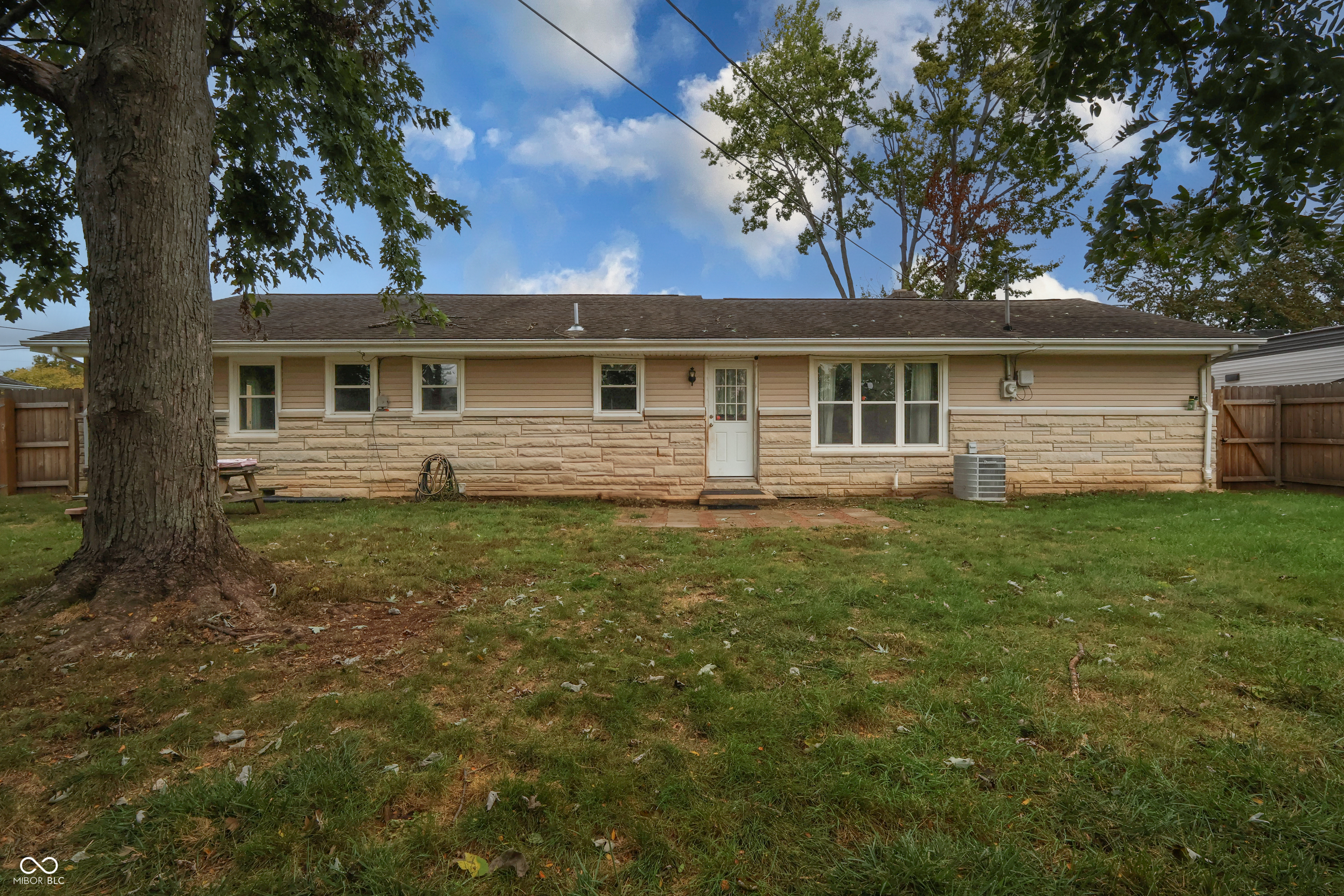 2613 Maple Street Columbus, IN 47201 - Photo 4 of 33