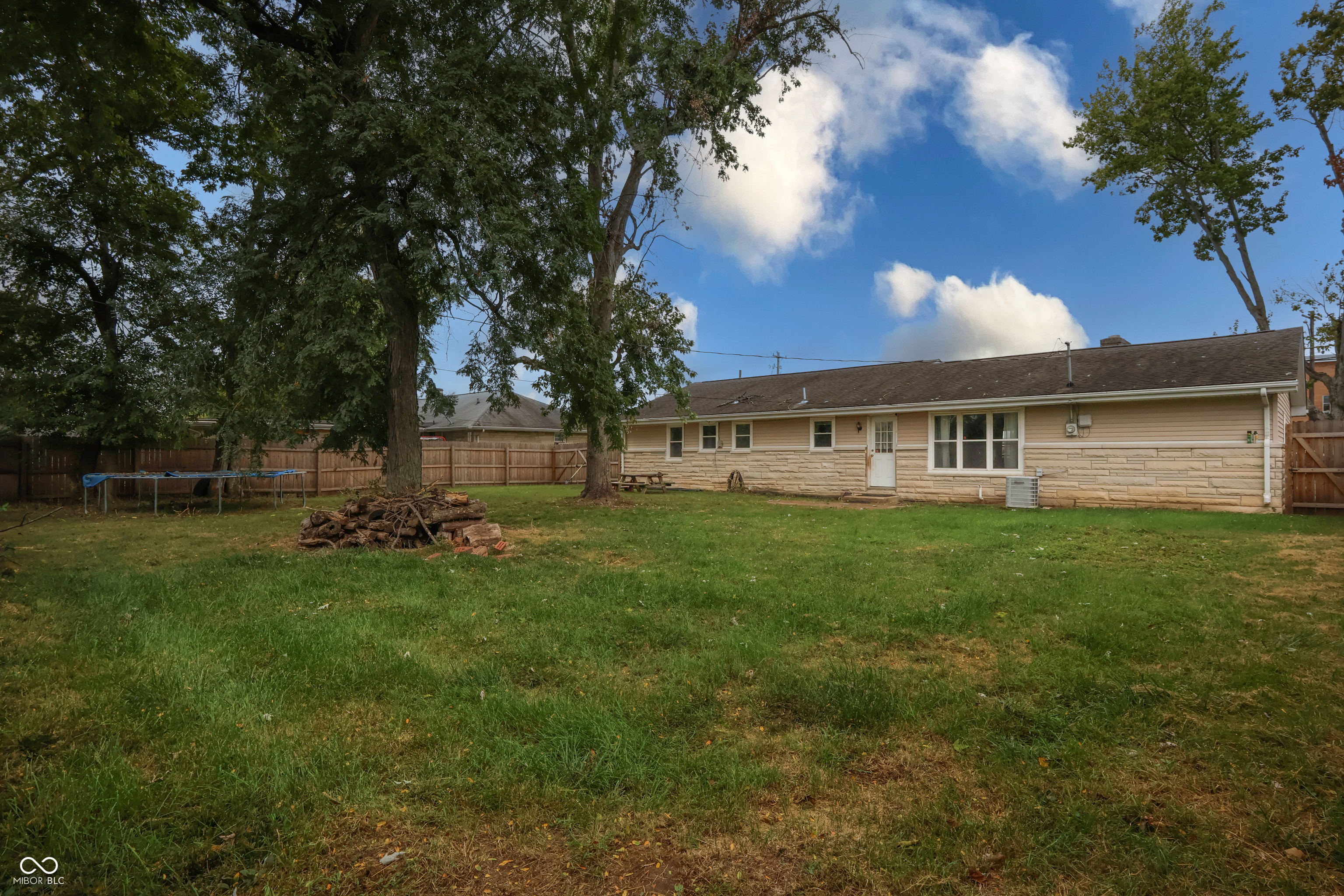 2613 Maple Street Columbus, IN 47201 - Photo 5 of 33