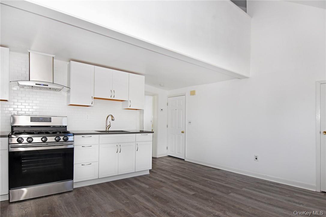 44 Ridge Street, Unit 2 Hastings-on-Hudson, NY 10706 - Photo 2 of 16 Top Floor Unit - LR/Kit