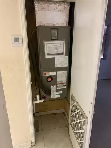 a view of a yard in front of a house with plants and large tree