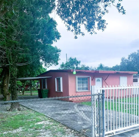 a view of a house with a yard and plants