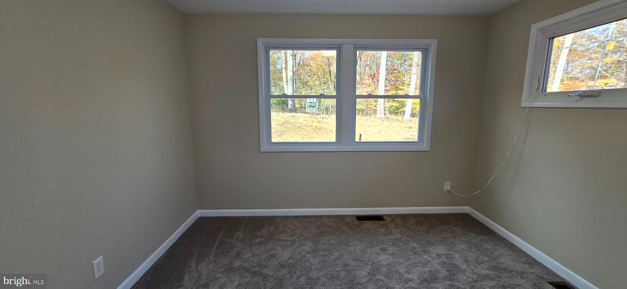 7613 Locust Lane Fort Washington, MD 20744 - Photo 33 of 49 an empty room with a window