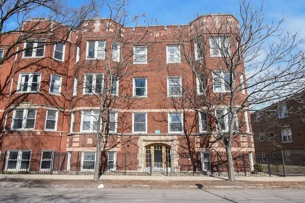 $400,000 | 1730 West Foster Avenue, Unit 1, Chicago, IL 60640
