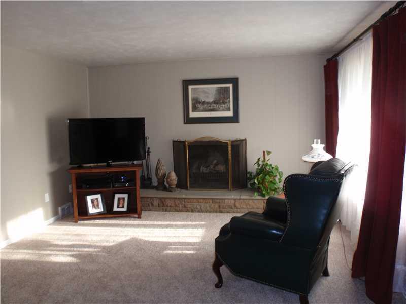8583 Peters Road Cranberry Township, PA 16066 - Photo 2 of 13 Living Room.