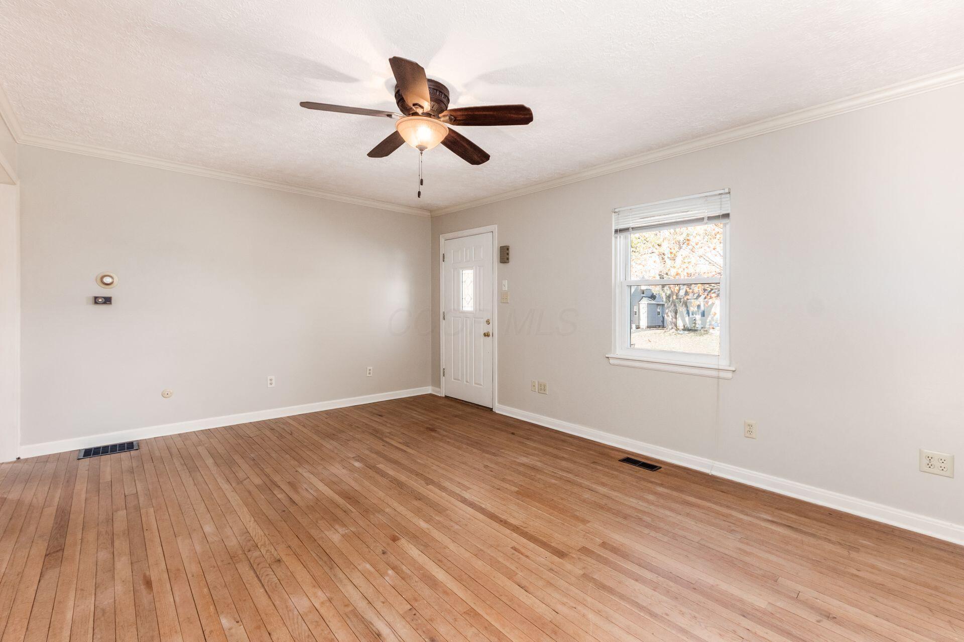 481 Chatham Road Columbus, OH 43214 - Photo 6 of 44 Living Room