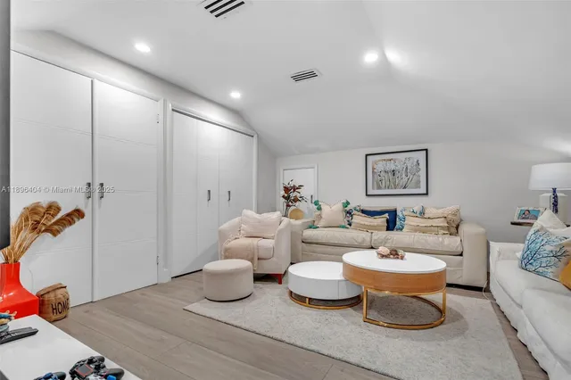 $2,395,000 | 6235 Alton Road, Miami Beach, FL 33140