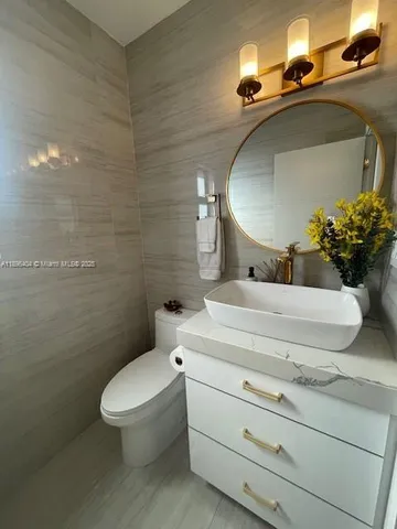 $2,395,000 | 6235 Alton Road, Miami Beach, FL 33140