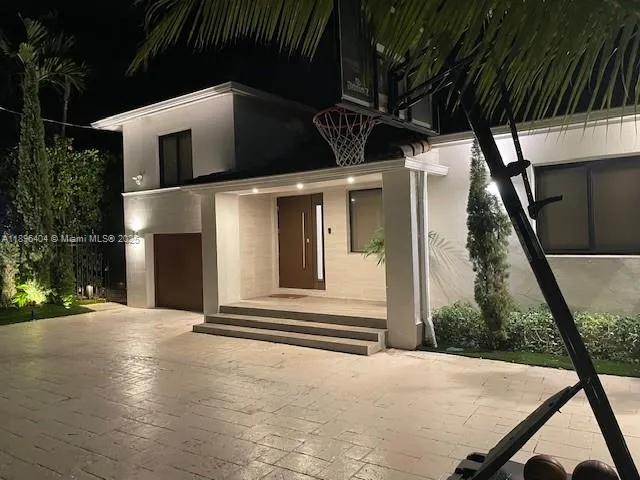 $2,395,000 | 6235 Alton Road, Miami Beach, FL 33140