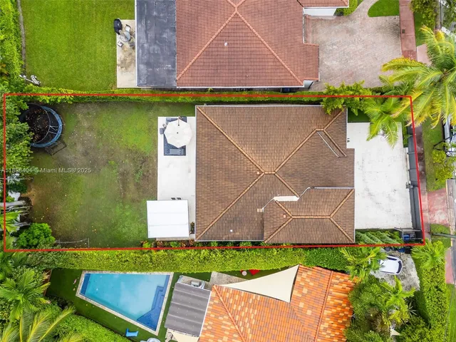 $2,395,000 | 6235 Alton Road, Miami Beach, FL 33140