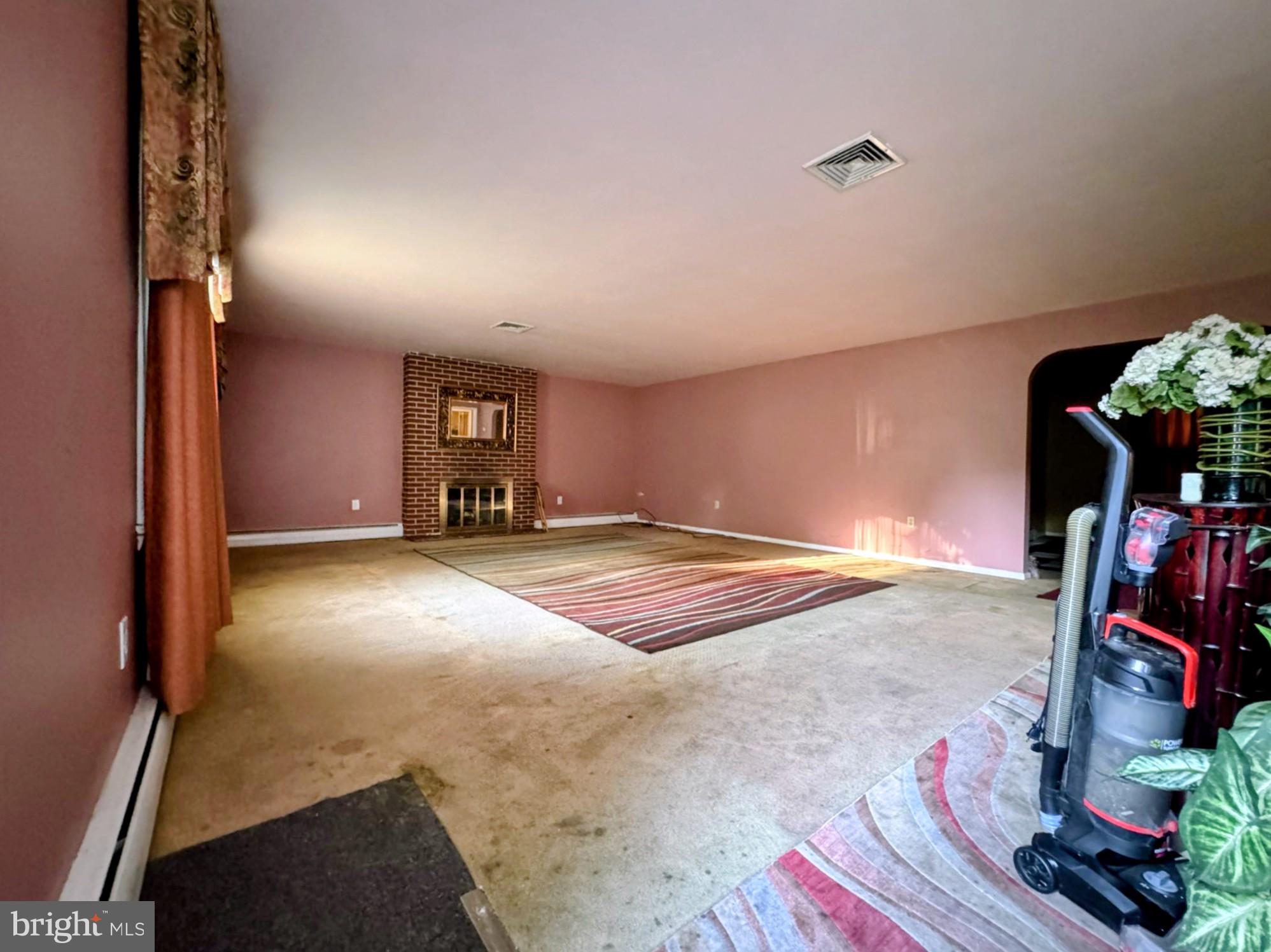 401 Bondsville Road Downingtown, PA 19335 - Photo 4 of 29 Living room