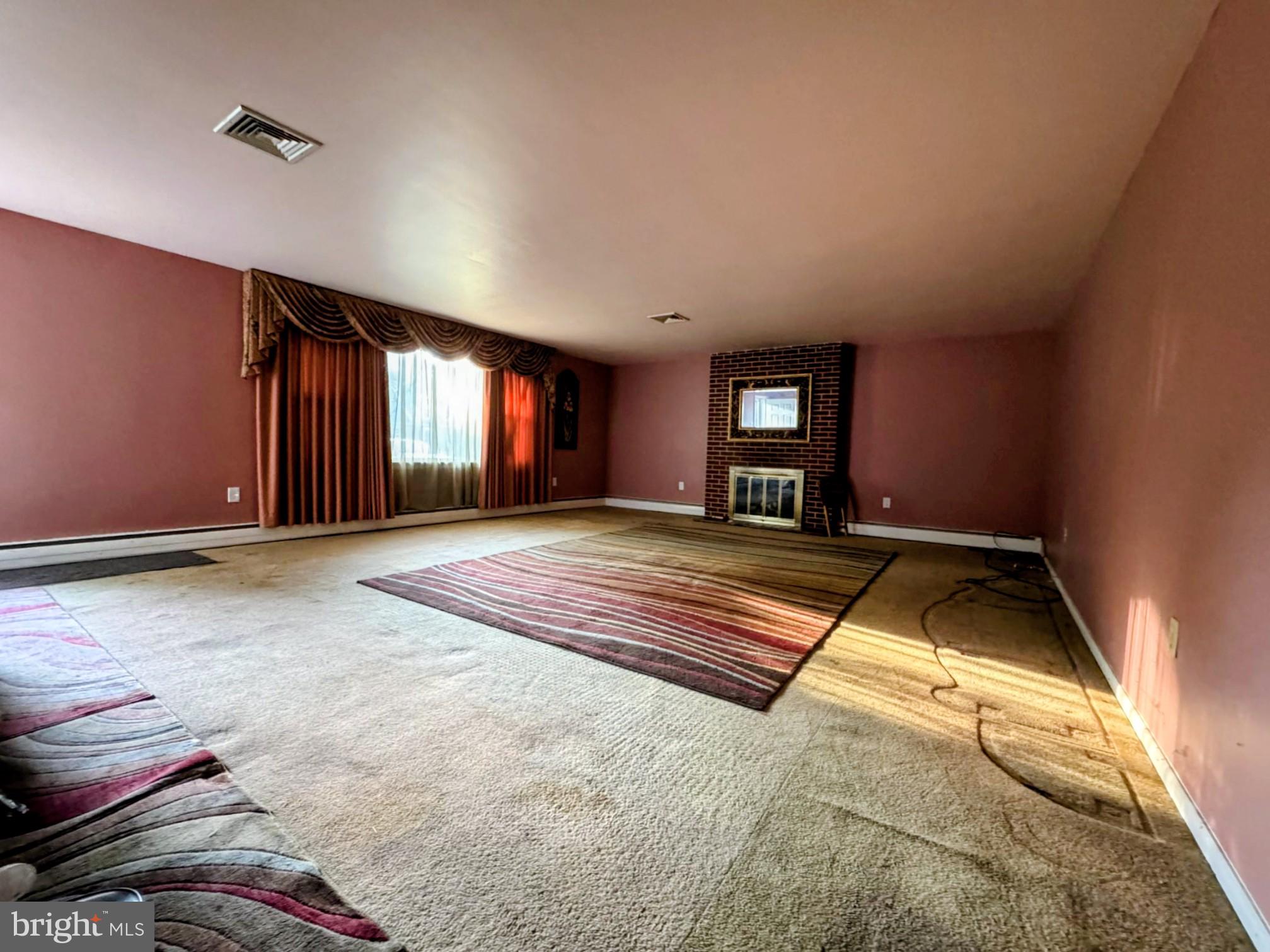 401 Bondsville Road Downingtown, PA 19335 - Photo 5 of 29 Living room