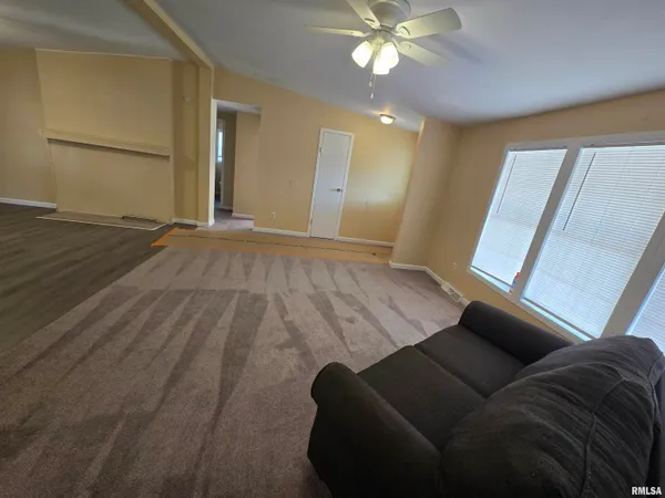 $45,000 | 116 Shennadoh Drive, Unit 116, Springfield, IL 62702