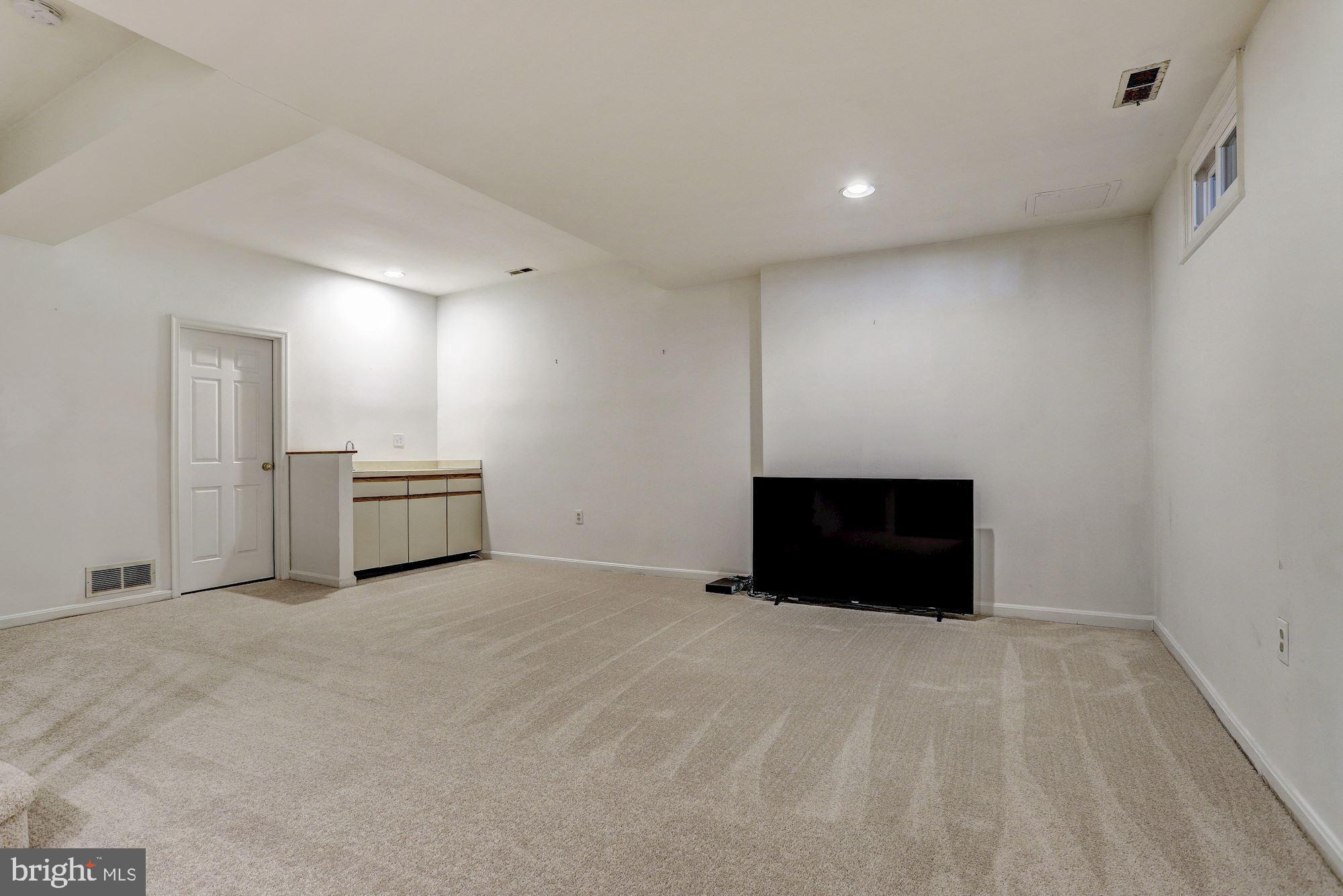 5035 Columbia Road, Unit 203 Columbia, MD 21044 - Photo 22 of 27 Family Room