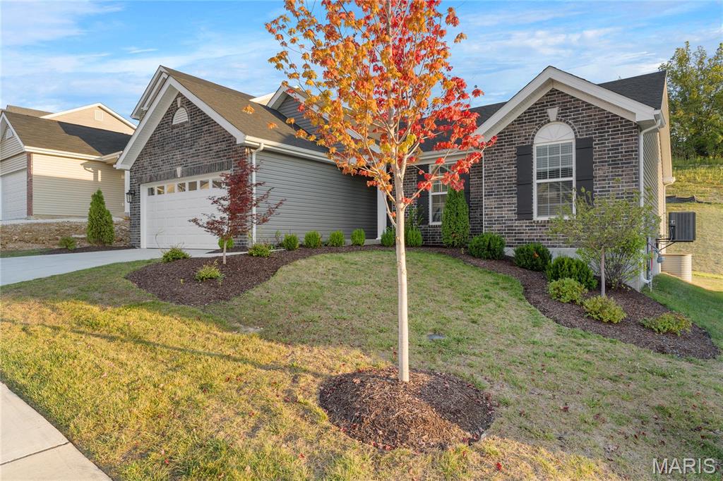 7405 Shadow Point Drive St. Louis, MO 63129 - Photo 2 of 42