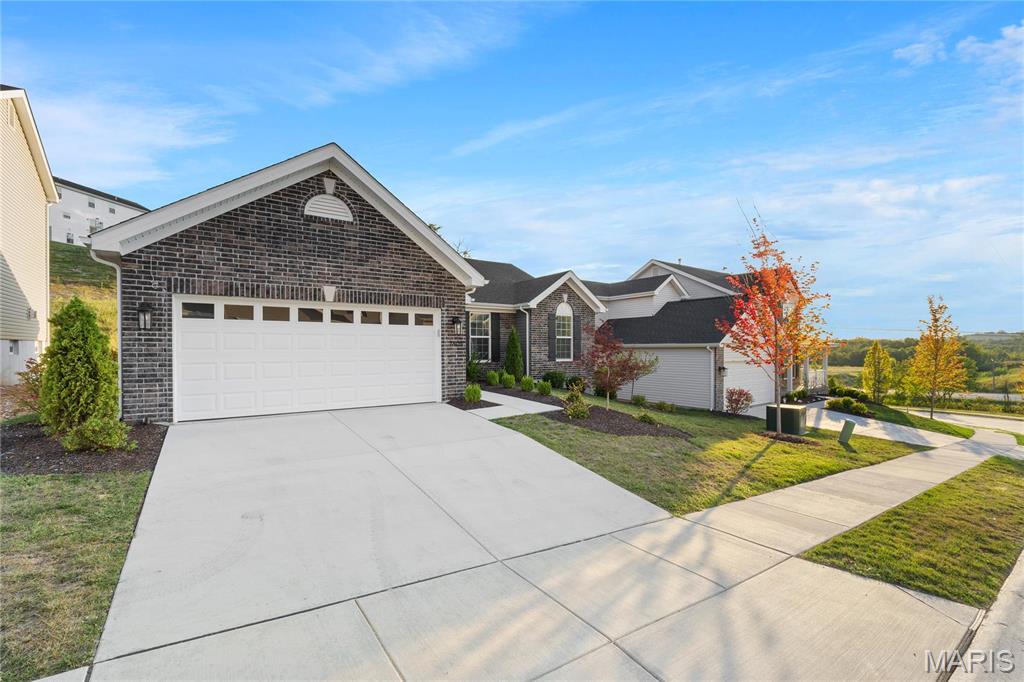 7405 Shadow Point Drive St. Louis, MO 63129 - Photo 3 of 42