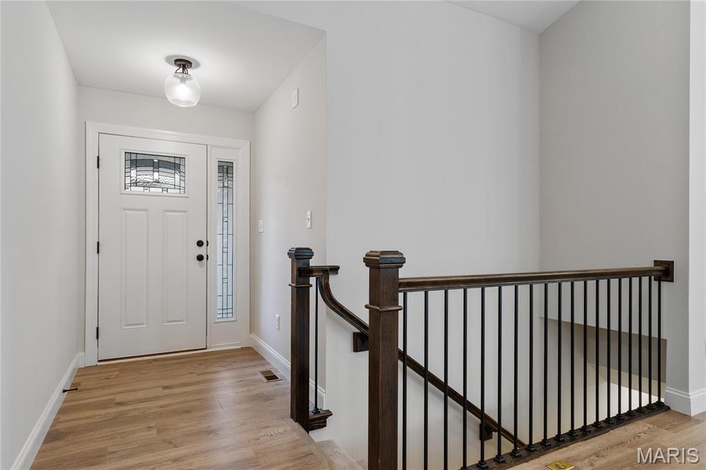 7405 Shadow Point Drive St. Louis, MO 63129 - Photo 8 of 42