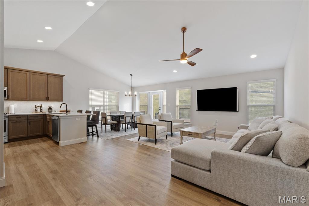 7405 Shadow Point Drive St. Louis, MO 63129 - Photo 9 of 42