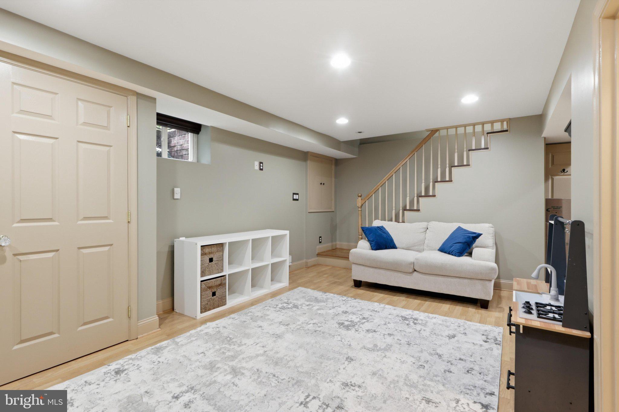 10211 Sutherland Road Silver Spring, MD 20901 - Photo 13 of 49 Family Room