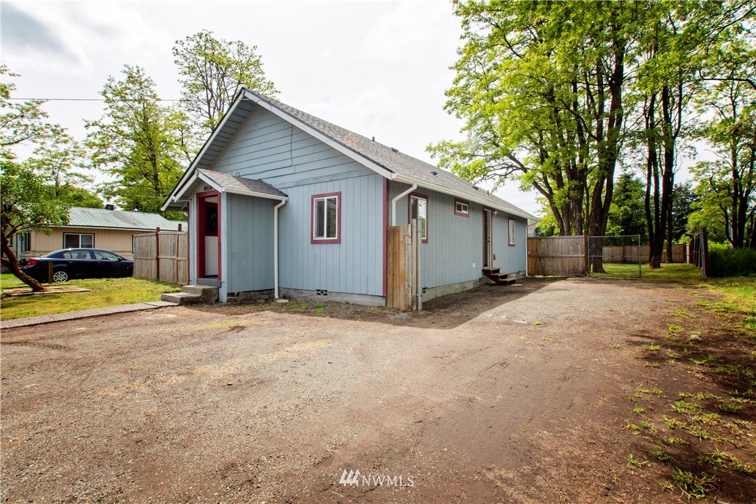 18331 Albany Street Southwest Rochester, WA 98579 - Photo 4 of 26