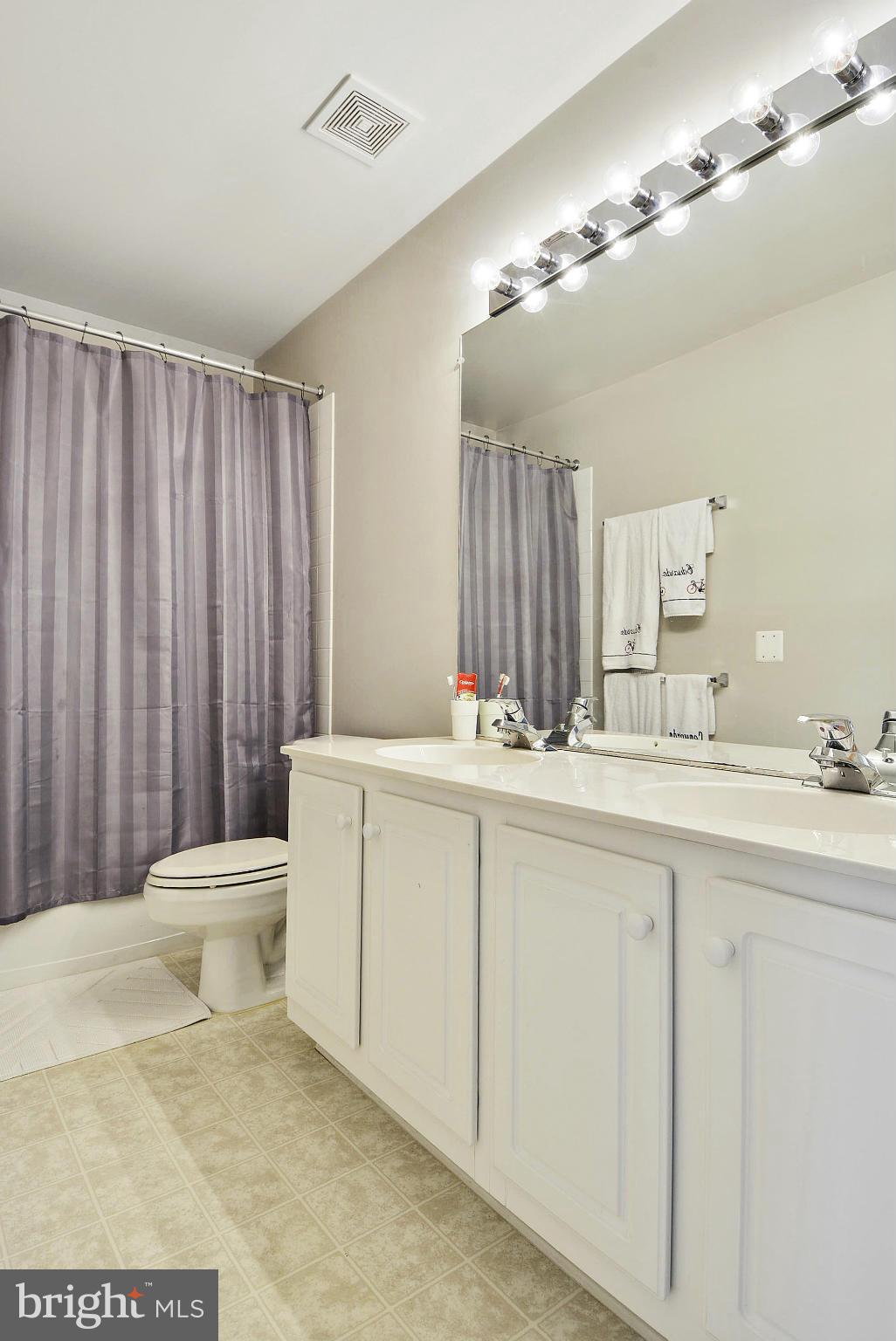 2440 Leyland Ridge Road Herndon, VA 20171 - Photo 21 of 30 Upper level hallway full bath w/ double sinks