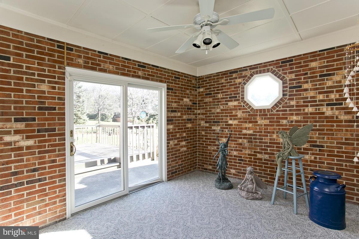 216 Hopewell Road Clear Brook, VA 22624 - Photo 14 of 29 Sunporch