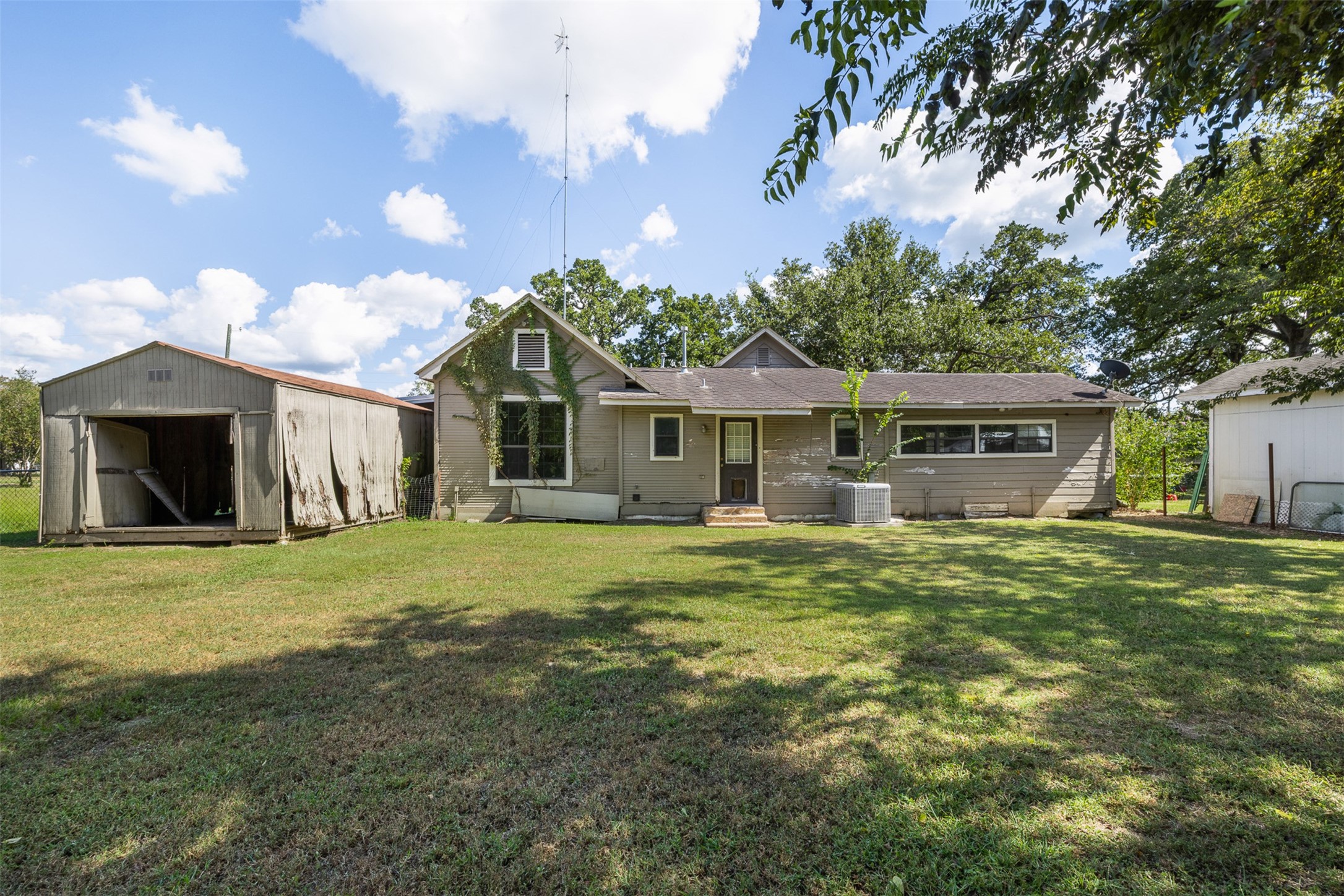 488 7th Street Somerville, TX 77879 - Photo 32 of 43