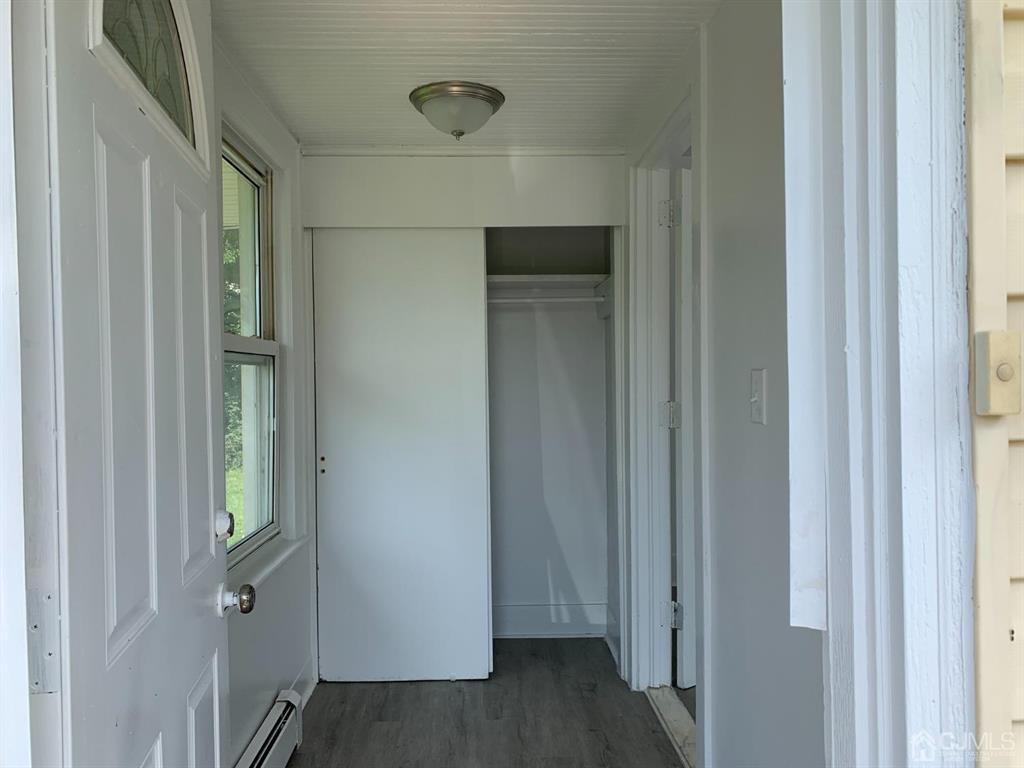 13 Melbourne Court, Unit 1 Woodbridge, NJ 07095 - Photo 3 of 11 a view of a hallway
