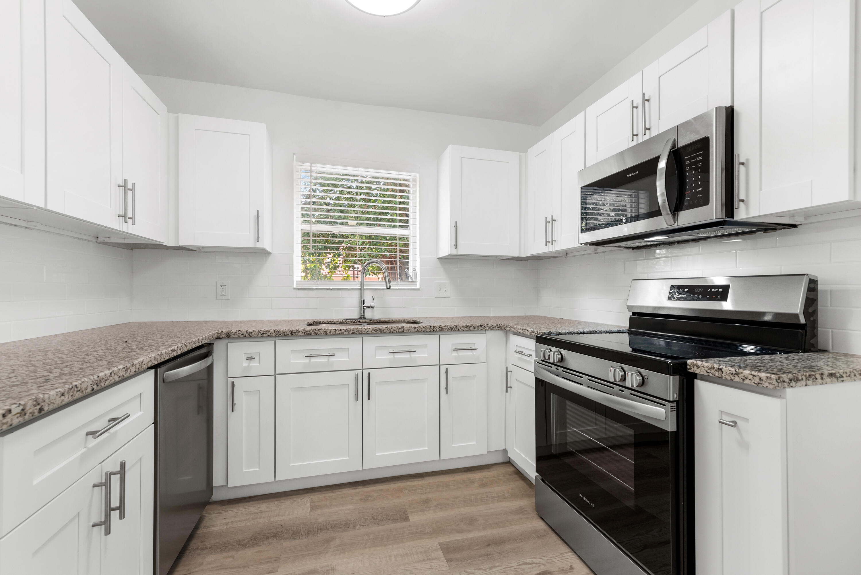 518 39th Street West Palm Beach, FL 33407 - Photo 15 of 32 51839thStWestPalmBeach-14