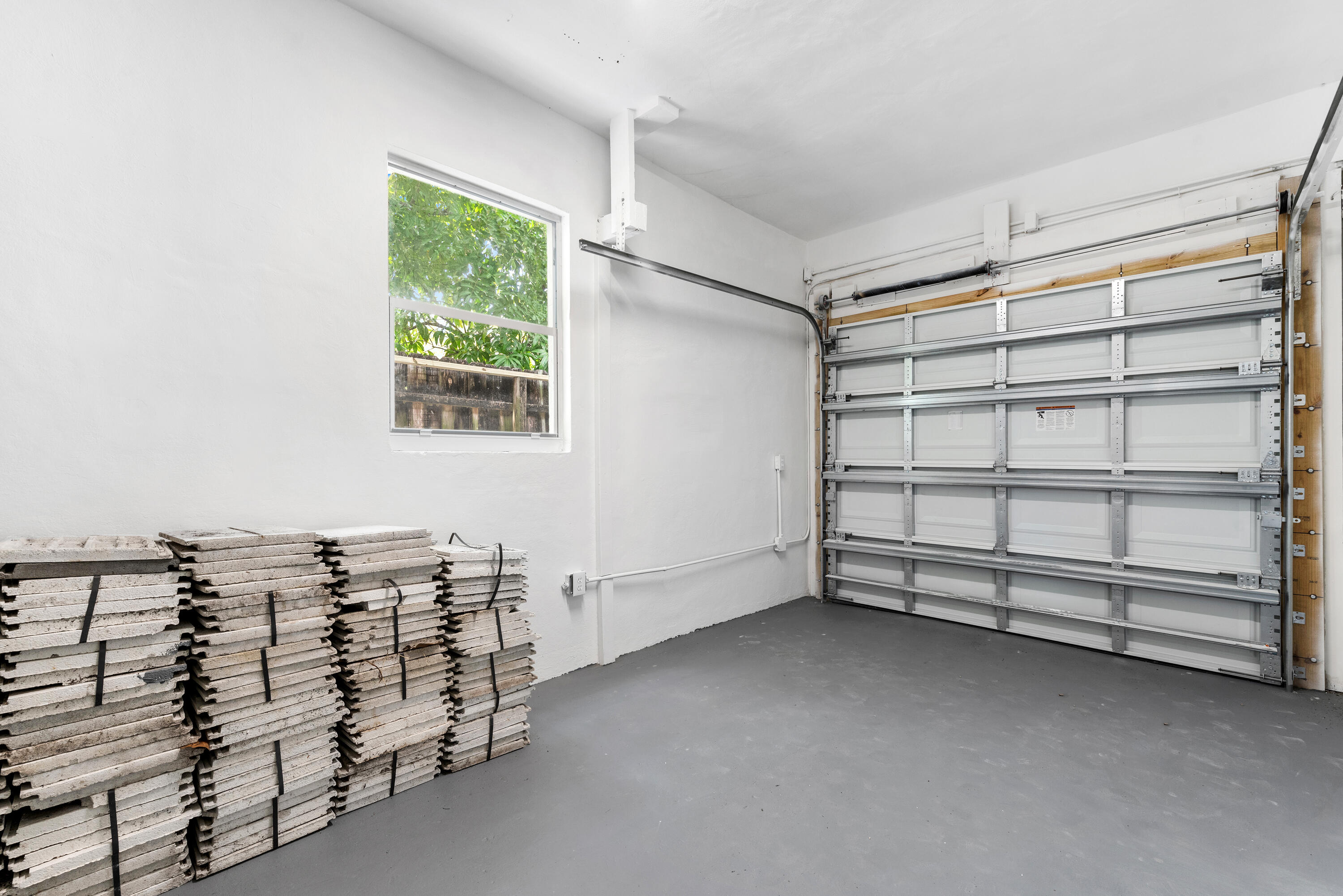 518 39th Street West Palm Beach, FL 33407 - Photo 23 of 32 51839thStWestPalmBeach-16