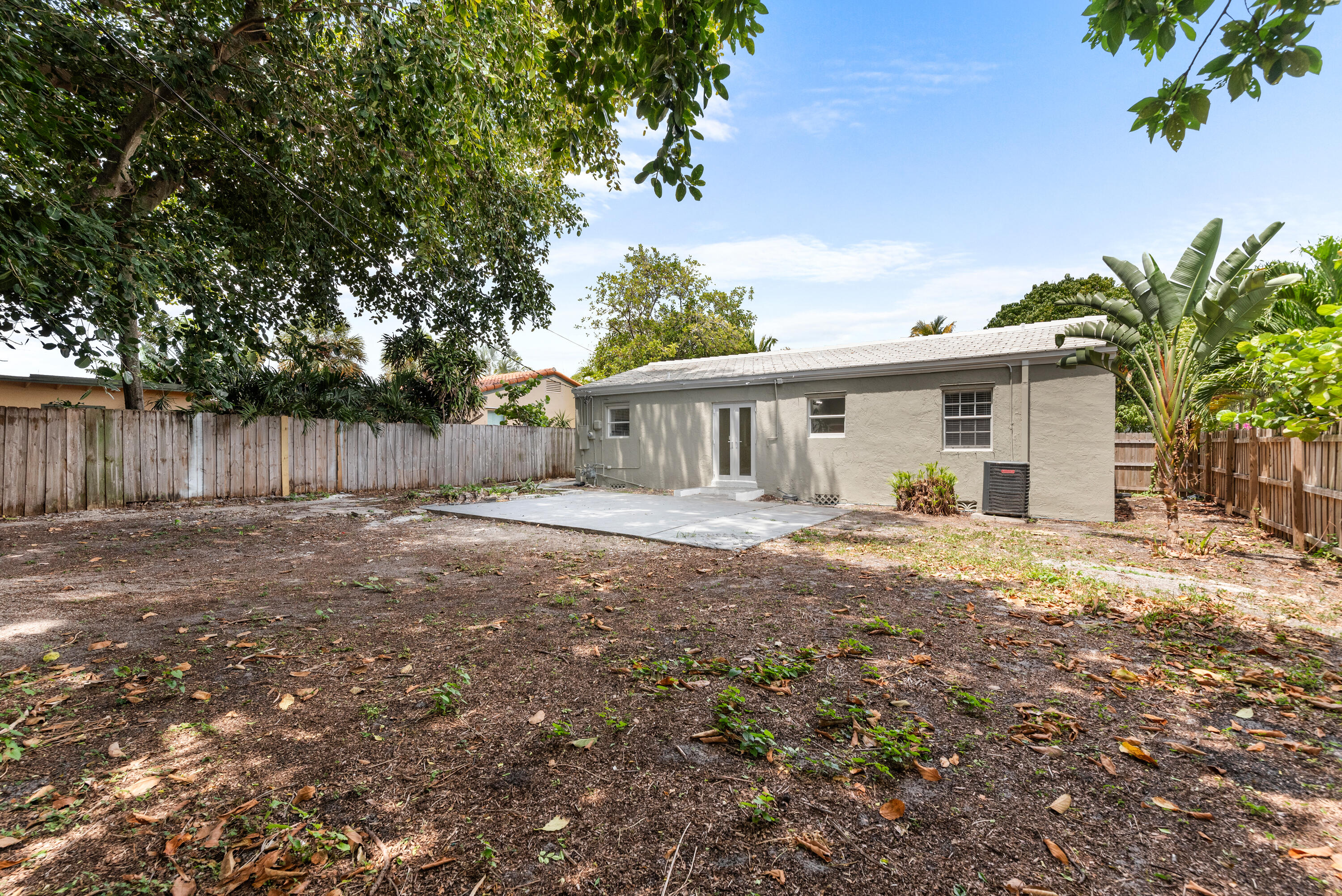 518 39th Street West Palm Beach, FL 33407 - Photo 25 of 32 51839thStWestPalmBeach-20