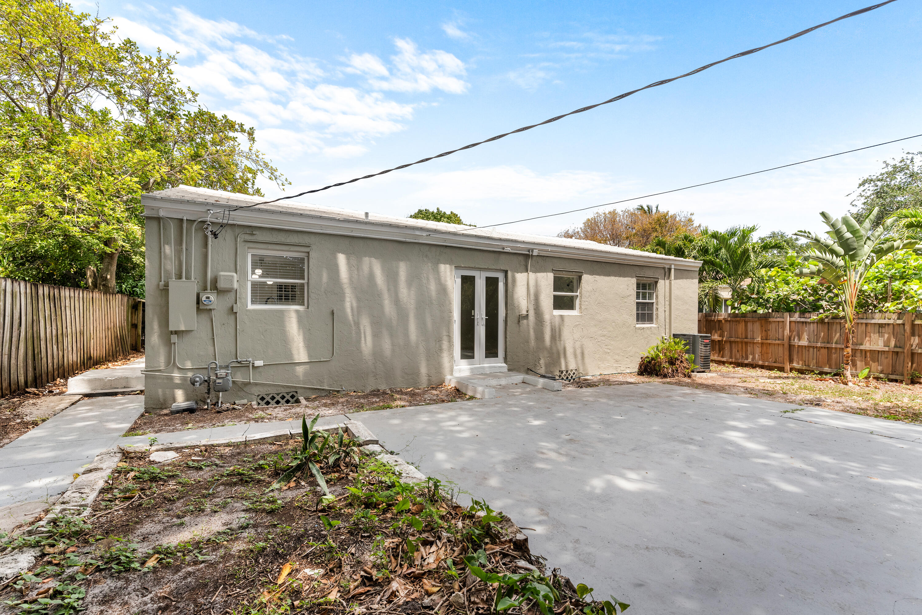 518 39th Street West Palm Beach, FL 33407 - Photo 27 of 32 51839thStWestPalmBeach-23