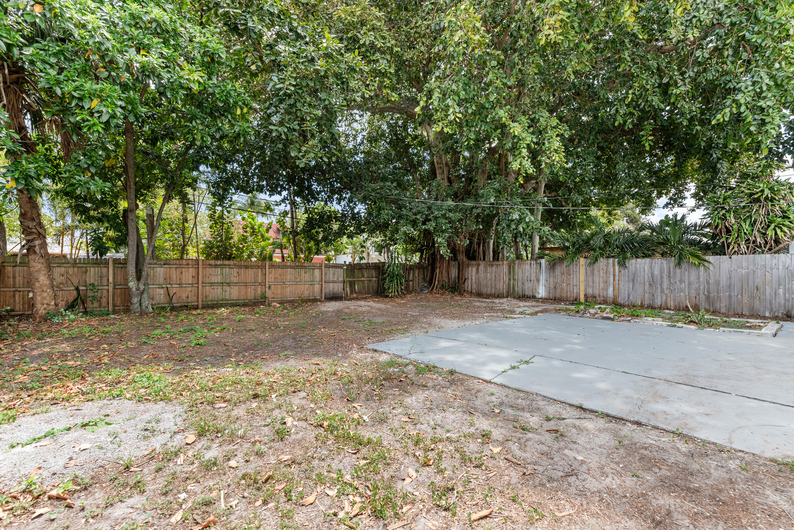 518 39th Street West Palm Beach, FL 33407 - Photo 29 of 32 51839thStWestPalmBeach-25