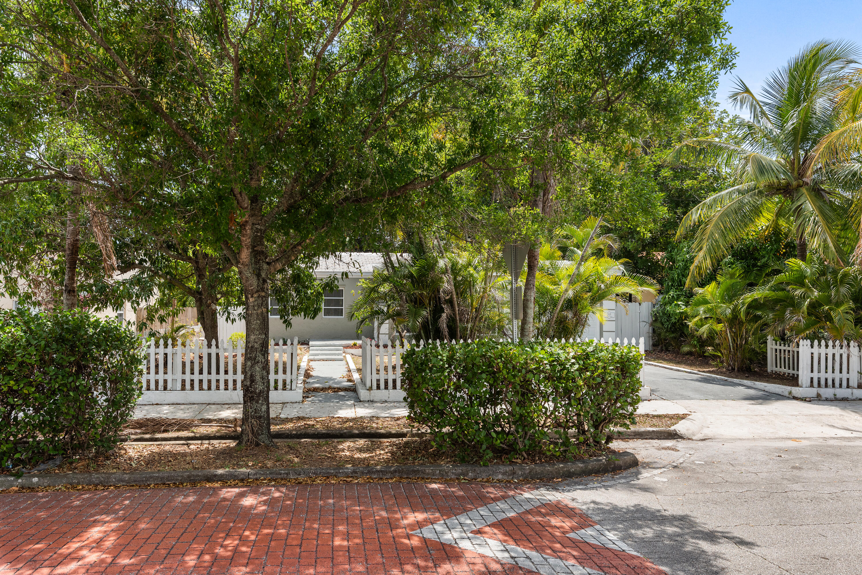 518 39th Street West Palm Beach, FL 33407 - Photo 32 of 32 51839thStWestPalmBeach-34