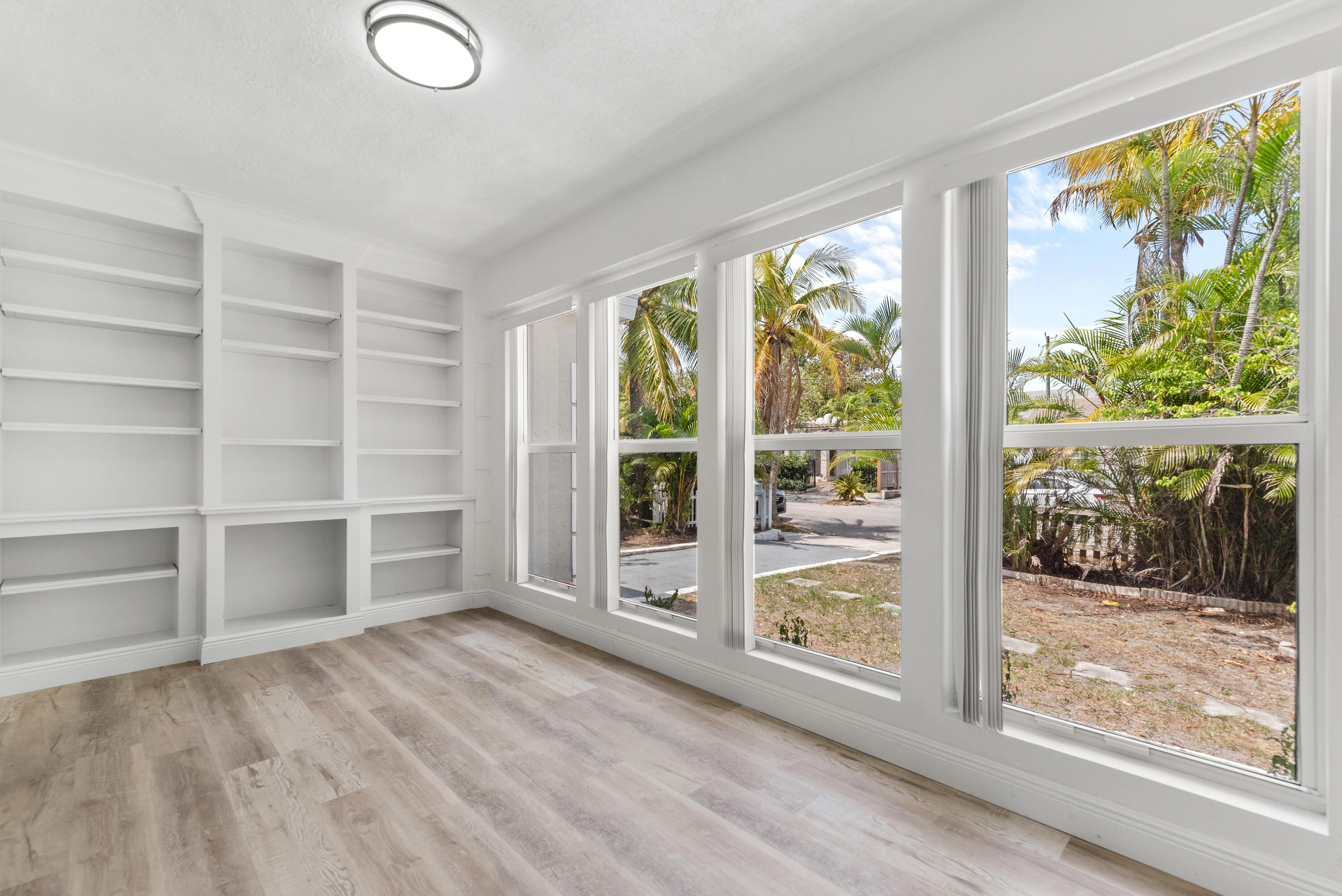 518 39th Street West Palm Beach, FL 33407 - Photo 6 of 32 51839thStWestPalmBeach-36