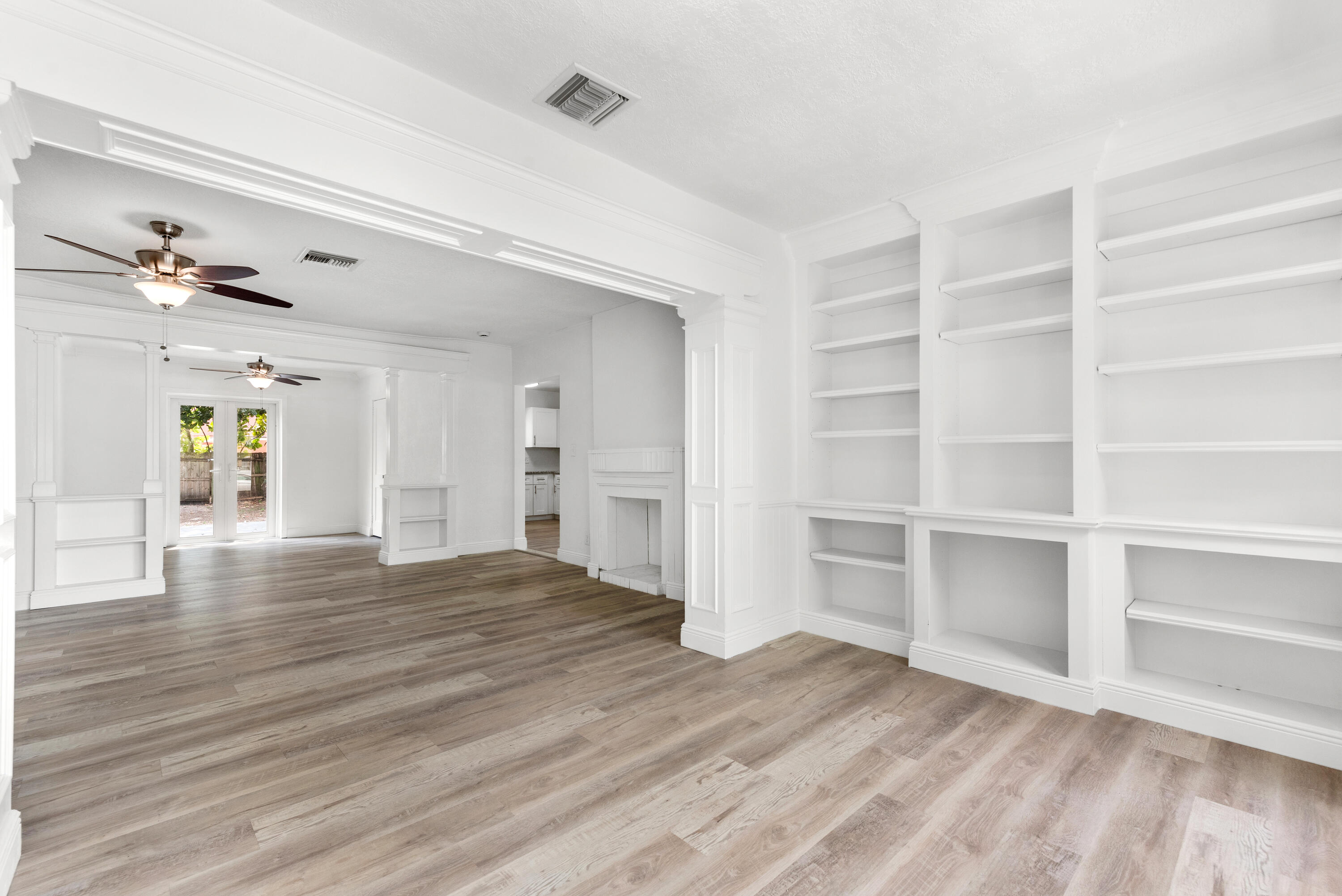 518 39th Street West Palm Beach, FL 33407 - Photo 7 of 32 51839thStWestPalmBeach-18