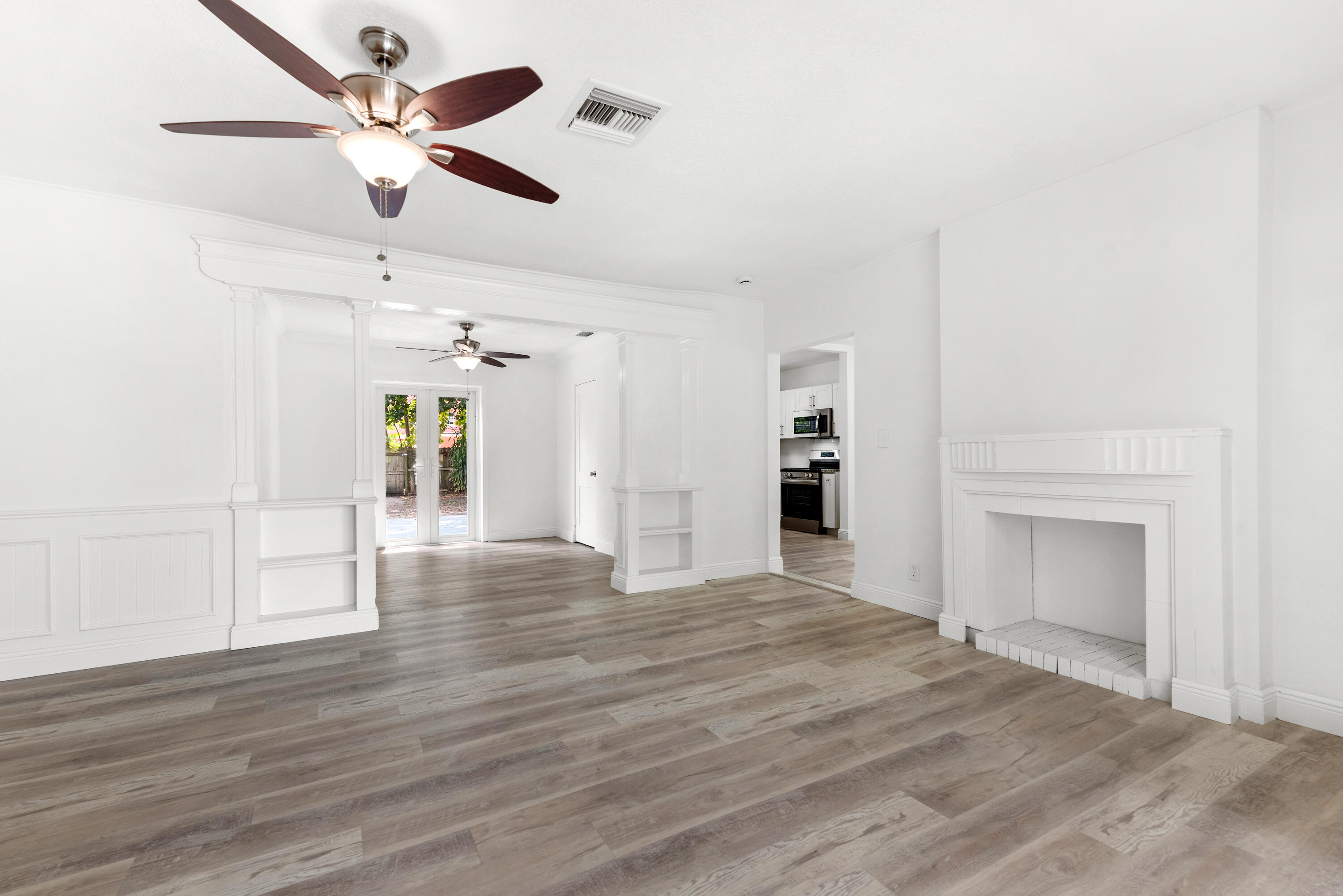 518 39th Street West Palm Beach, FL 33407 - Photo 9 of 32 51839thStWestPalmBeach-1