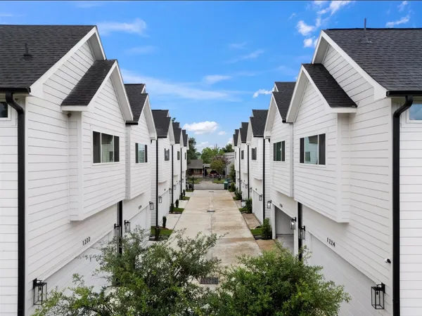 $2,500 | 1220 Mcneil Street, Houston, TX 77009