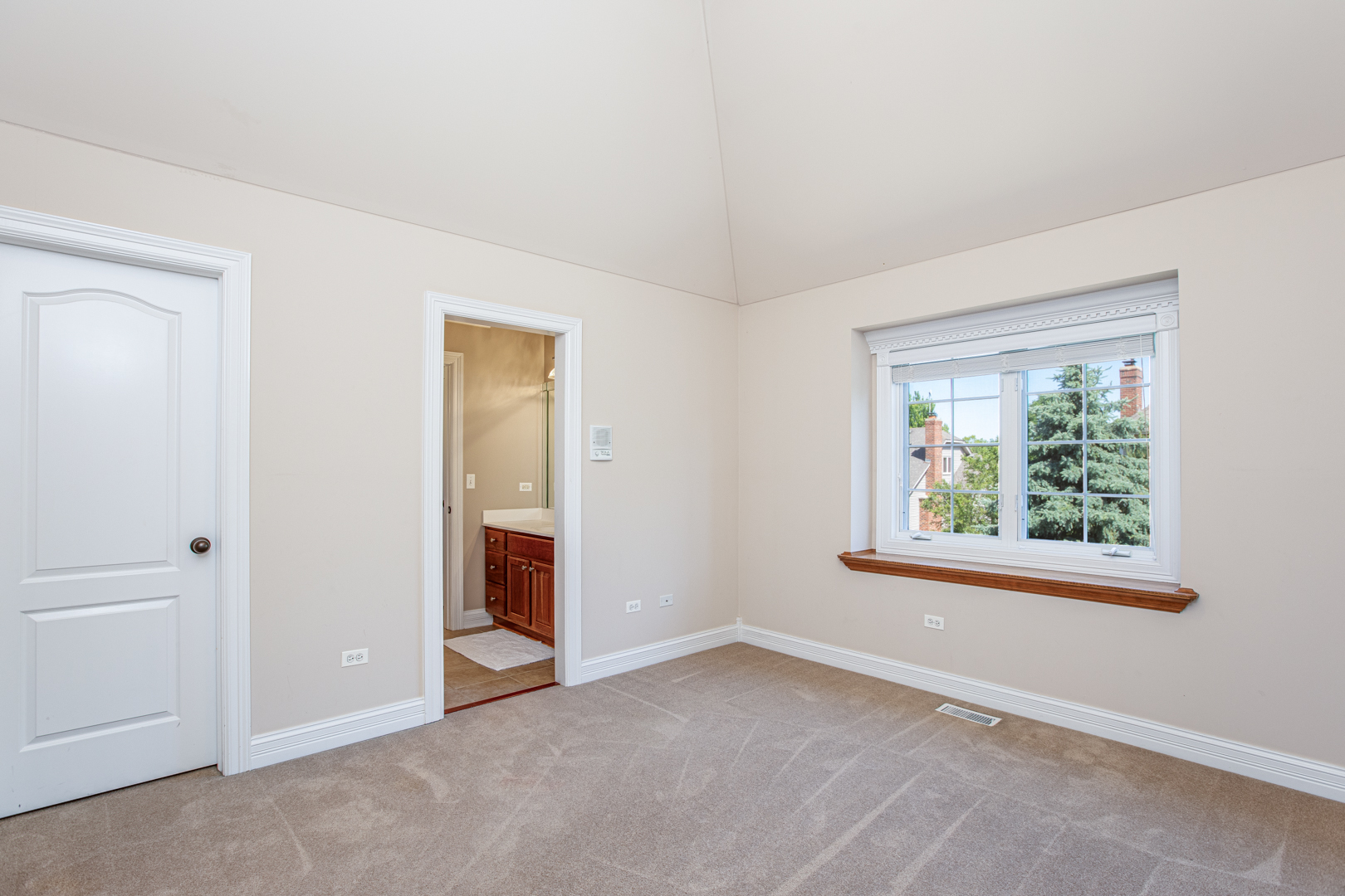 3976 Bluejay Lane Naperville, IL 60564 - Photo 23 of 34 an empty room with windows and closet