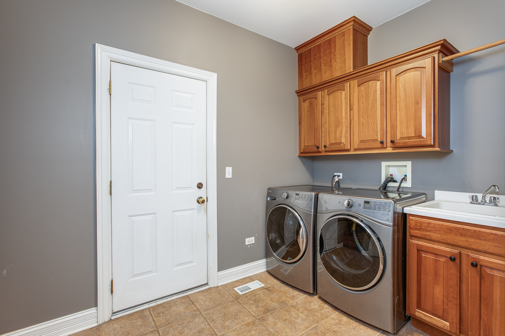 3976 Bluejay Lane Naperville, IL 60564 - Photo 25 of 34 a utility room with dryer and washer