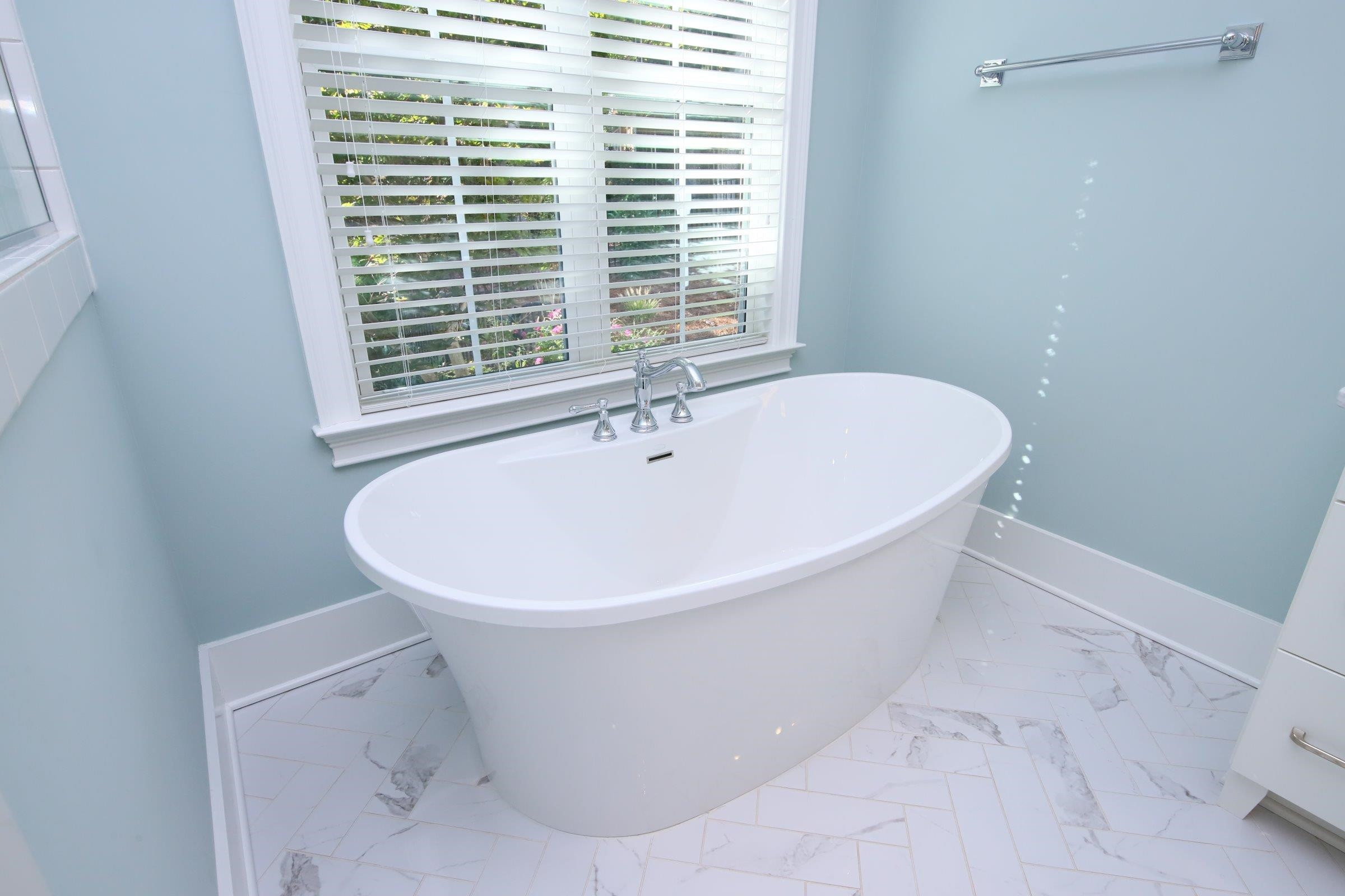 5405 Crestview Road Raleigh, NC 27609 - Photo 24 of 48 Primary Bath Tub