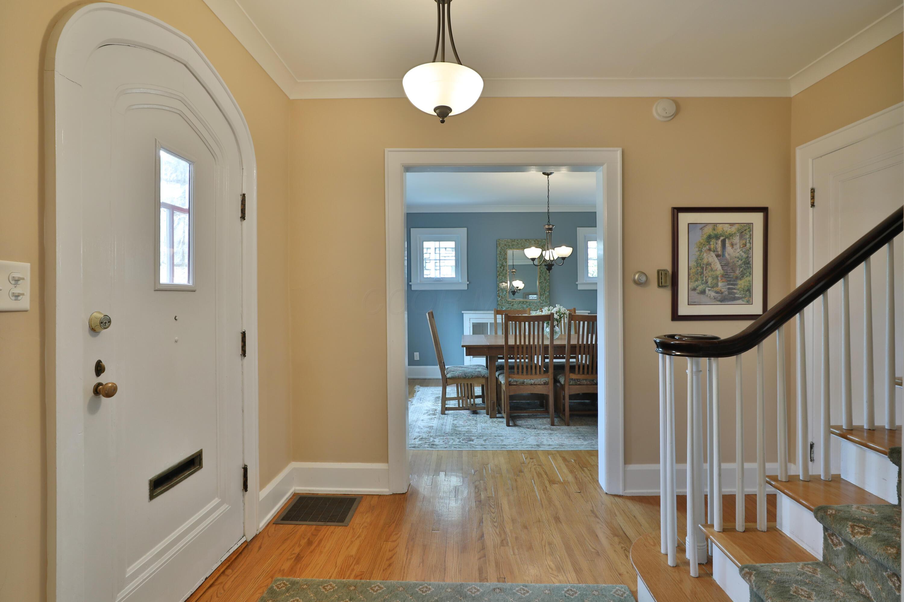 66 South Cassingham Road Bexley, OH 43209 - Photo 6 of 85 Front Foyer